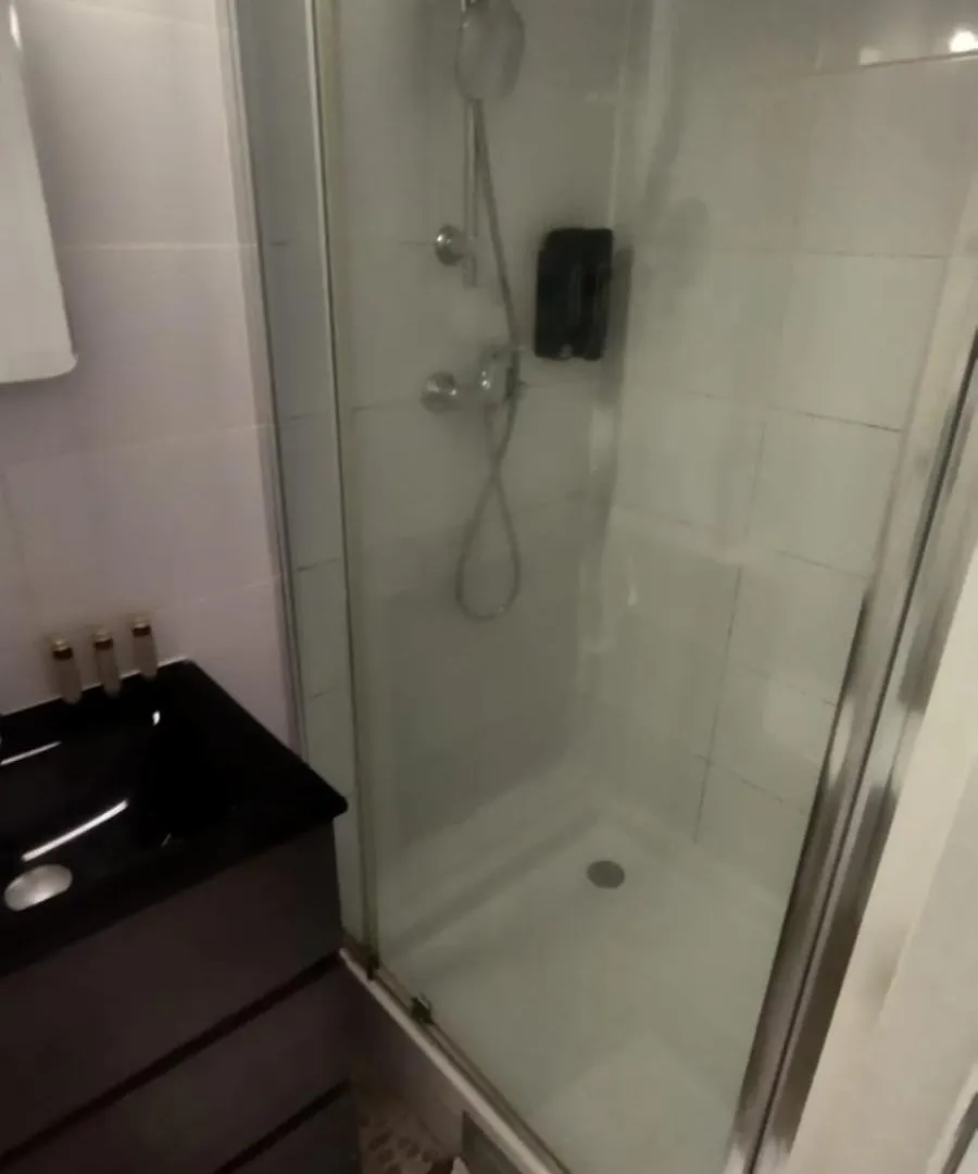 شقة باريس  في Le Marais Charm -Bright Studio With Elevated Sleeping Quarters