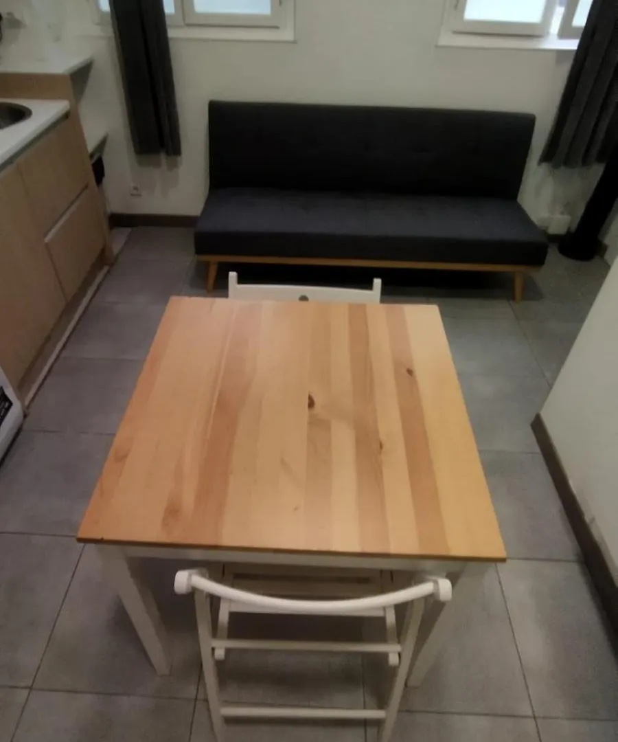 شقة باريس  في Le Marais Charm -Bright Studio With Elevated Sleeping Quarters 0*,  فرنسا